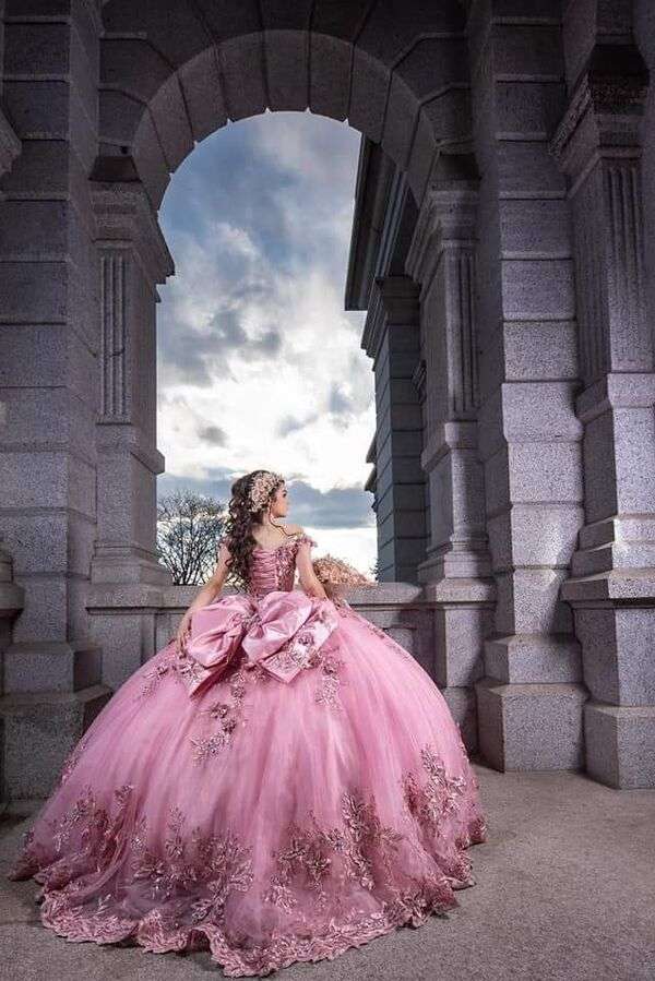 Meisje met Louis XV quinceanera jurk (12) #57 legpuzzel online