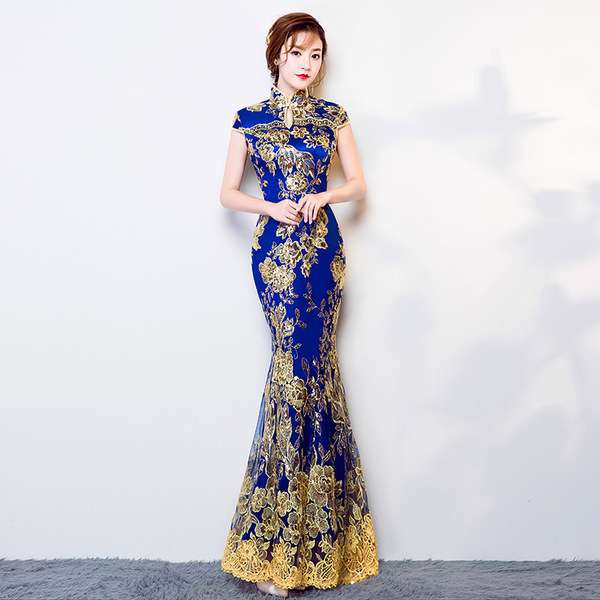 Signora con abito alla moda cinese Cheongsam n. 27 puzzle online