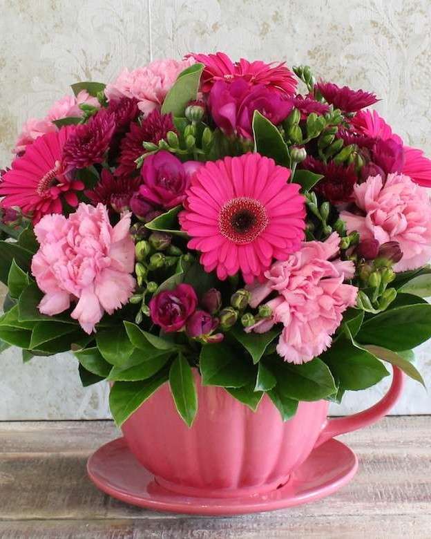 Un bouquet in una tazza rosa puzzle online