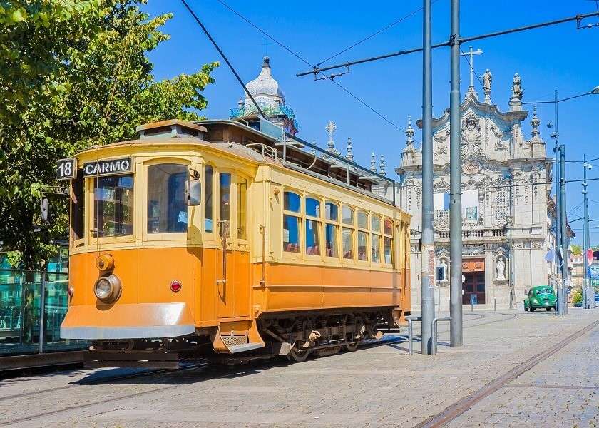 Spårvagn i staden Porto pussel på nätet