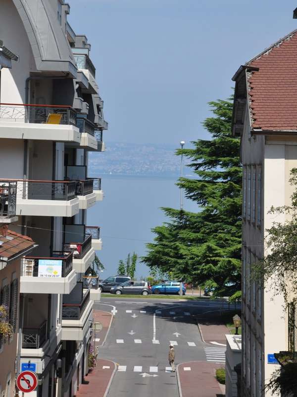 路地からの海の眺め ジグソーパズルオンライン