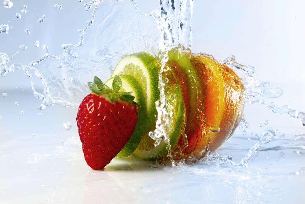 Картина върху платно - плодове, поляти с вода онлайн пъзел