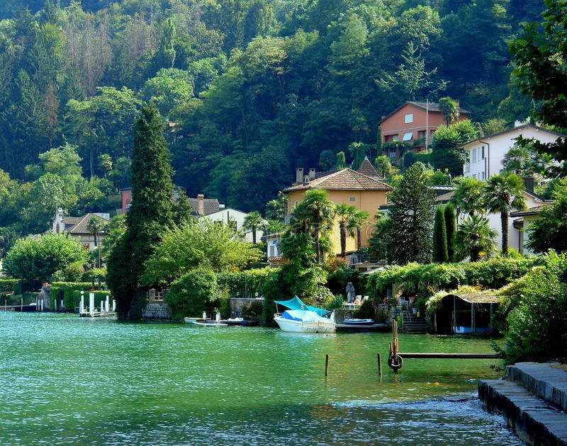 Pobřeží jezera Lugano online puzzle