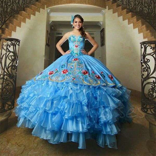 Κορίτσι με φόρεμα quinceañera #58 παζλ online