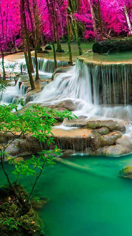 Beautiful view of a waterfall fall #22 online puzzle