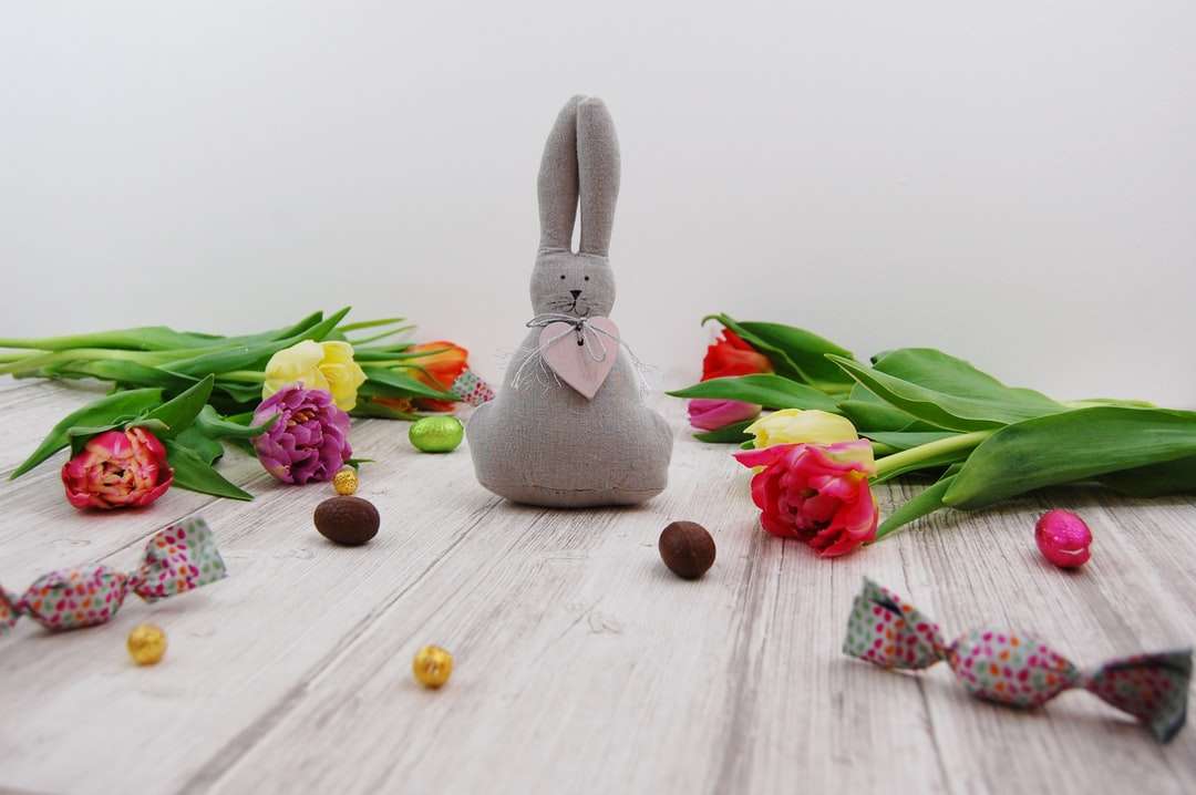 grå plyschleksak för kanin pussel på nätet