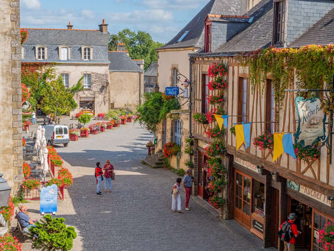 Rochefort-en-Terre town online puzzle