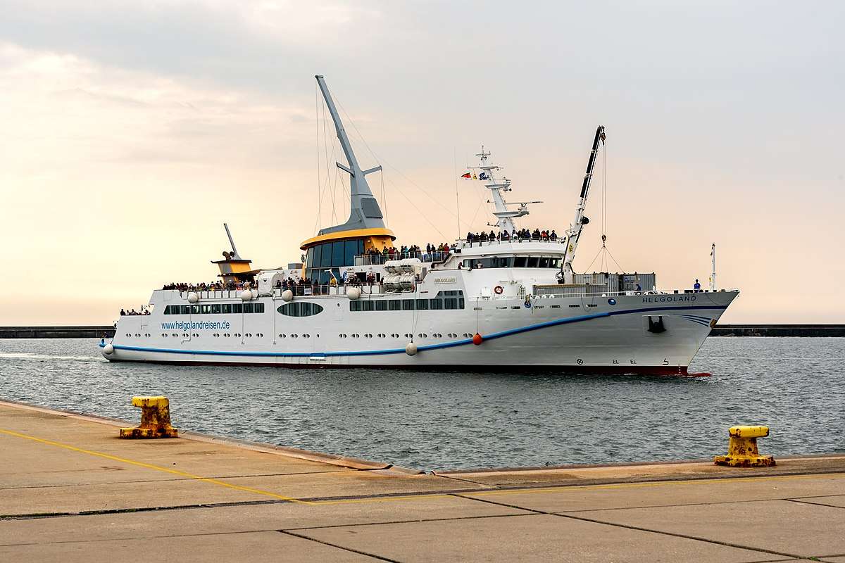 Корабль в порту Гельголанда пазл онлайн