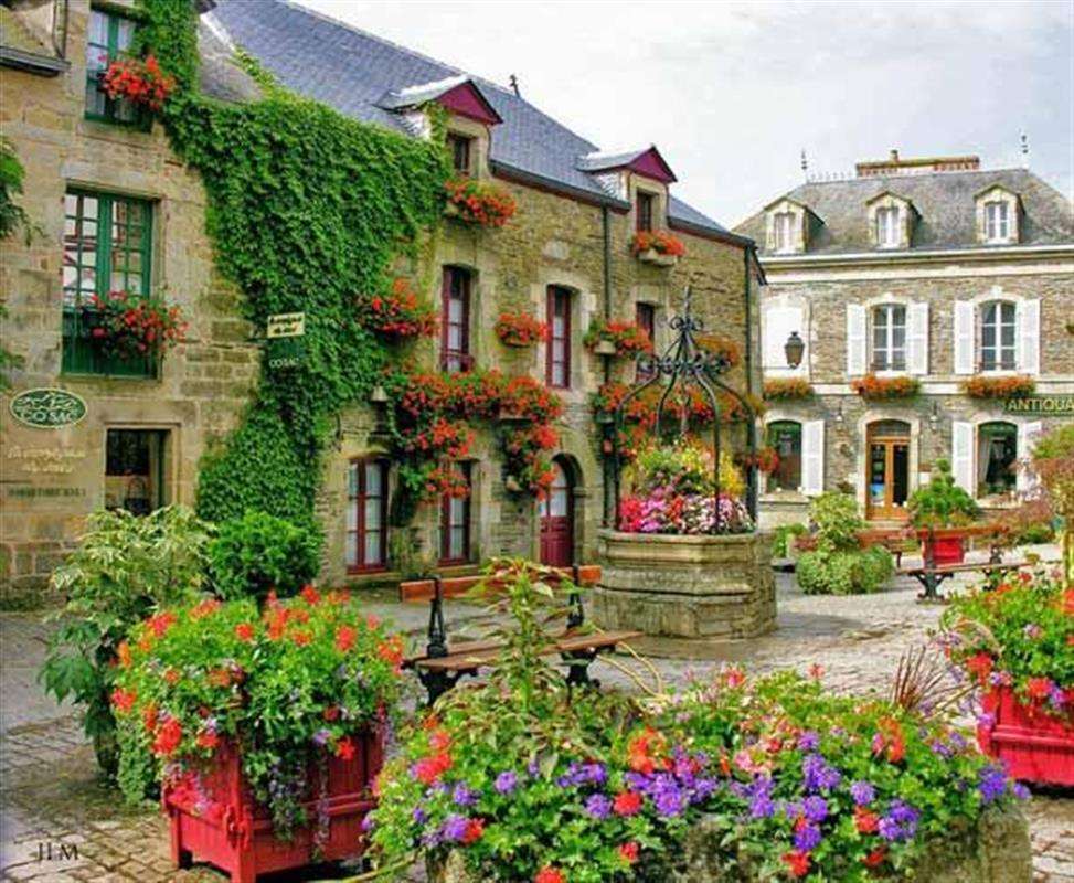 Малък град във Франция онлайн пъзел