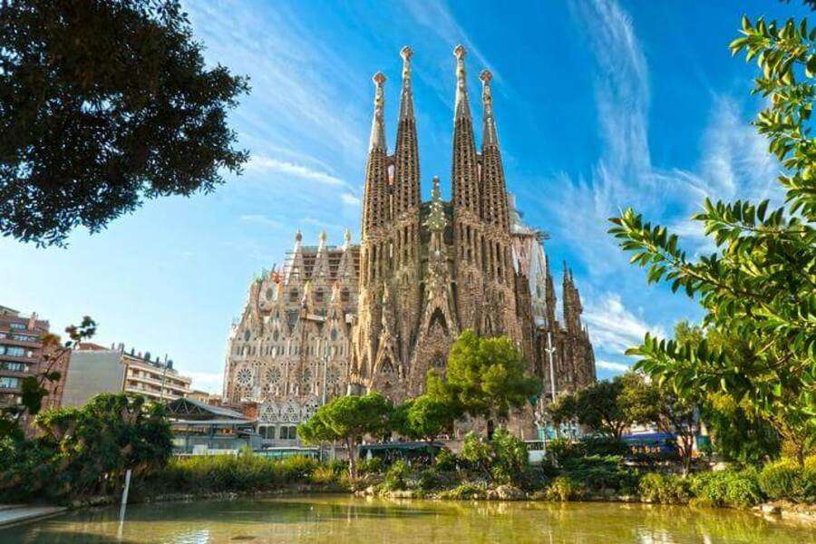 Храм Ла Саграда Фамилия Барселона в Испания #2 онлайн пъзел