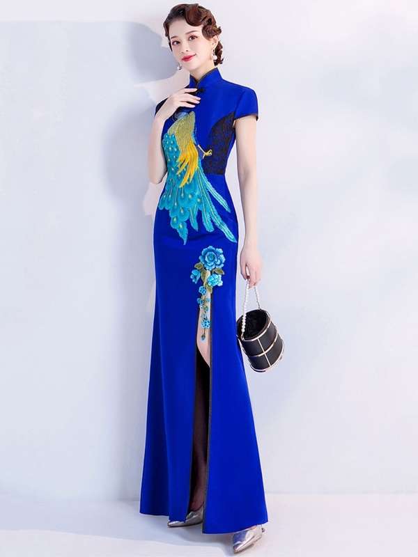 Дама с китайски модна рокля Cheongsam #44 онлайн пъзел