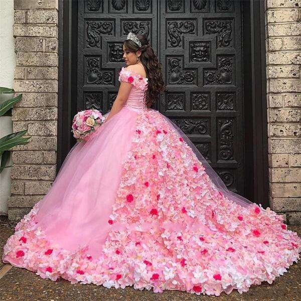 Girl with quinceanera dress #77 online puzzle