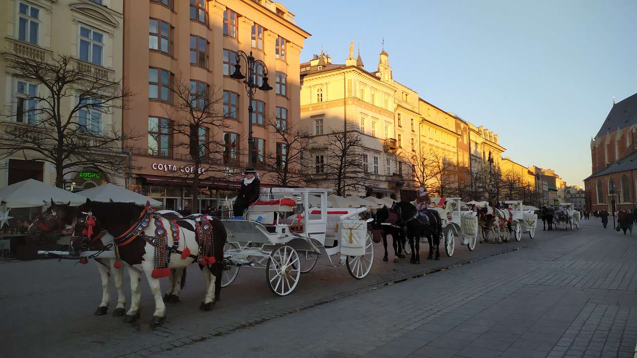 На Рыночной площади в Кракове пазл онлайн