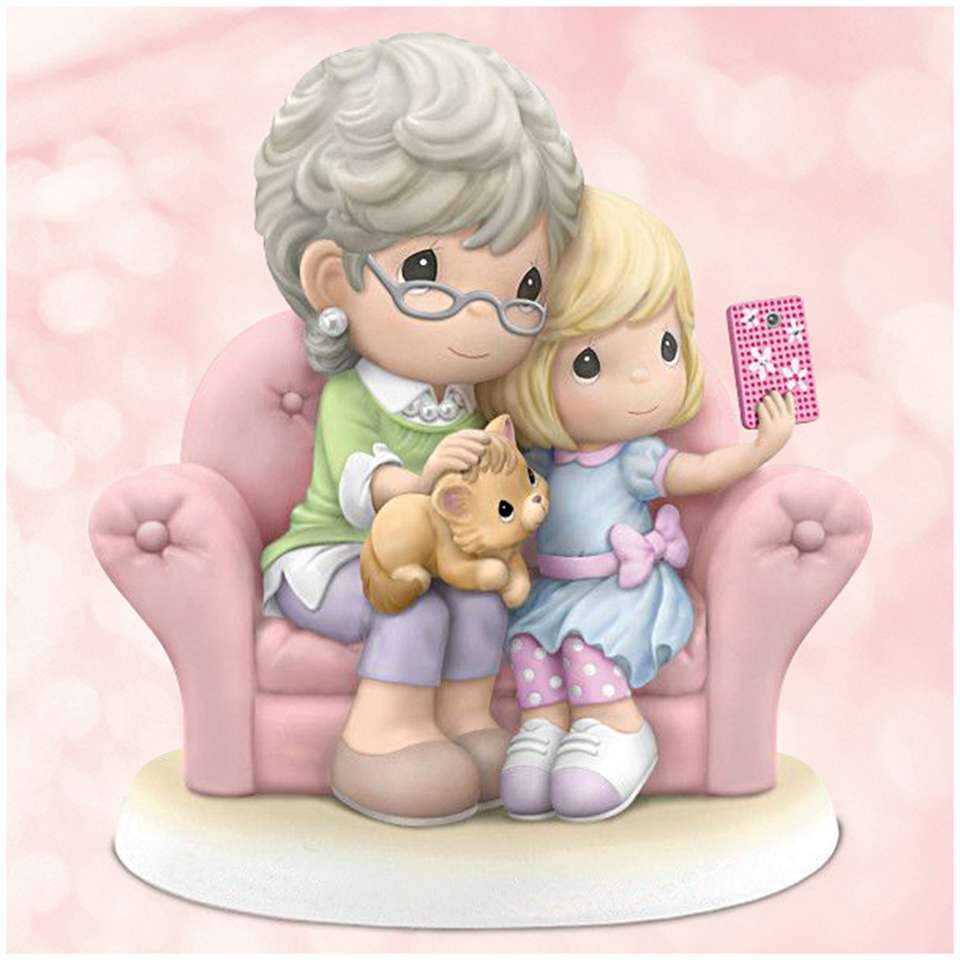 farmor med barnbarn i soffan pussel på nätet