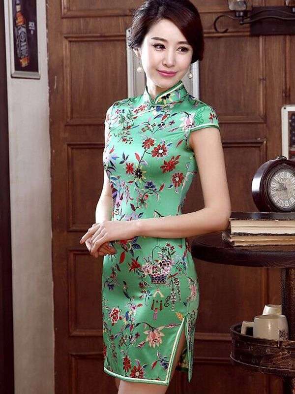 Senhora no vestido de moda chinês Cheongsam #51 quebra-cabeças online