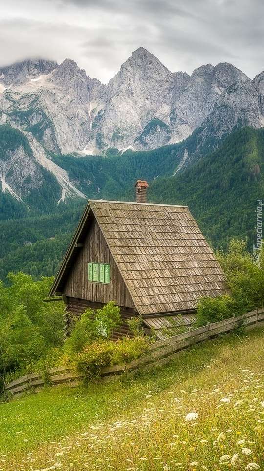 Деревянный дом в горах пазл онлайн