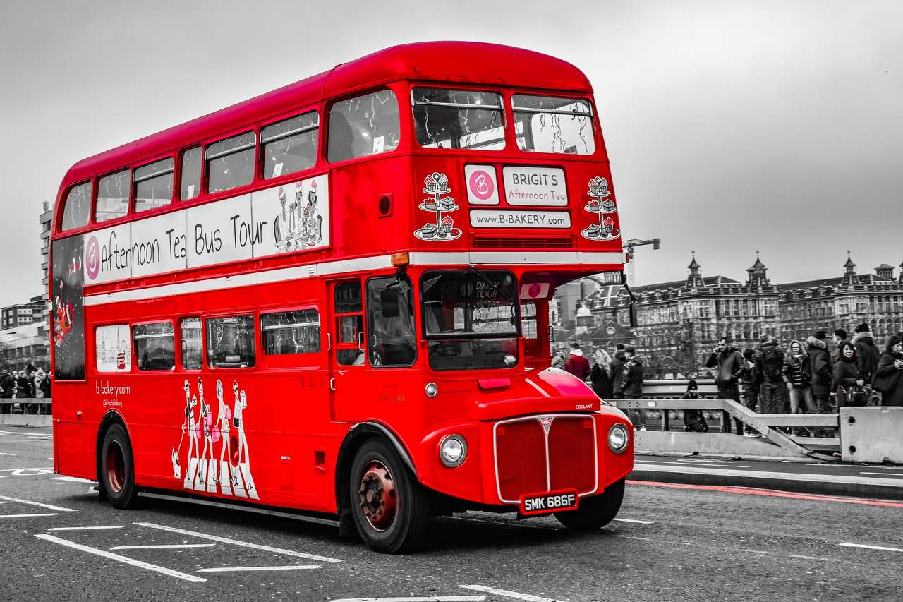 Autobus červený skládačky online