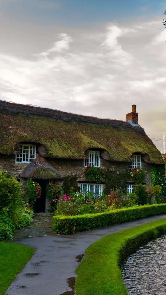 Дом с соломенной крышей в Ирландии пазл онлайн