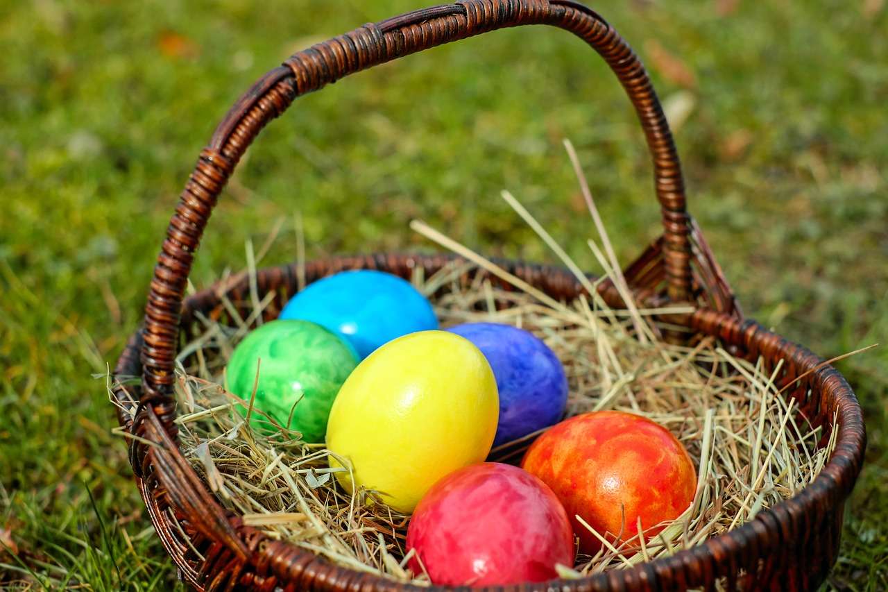 "Cesta de huevos de Pascua" rompecabezas en línea