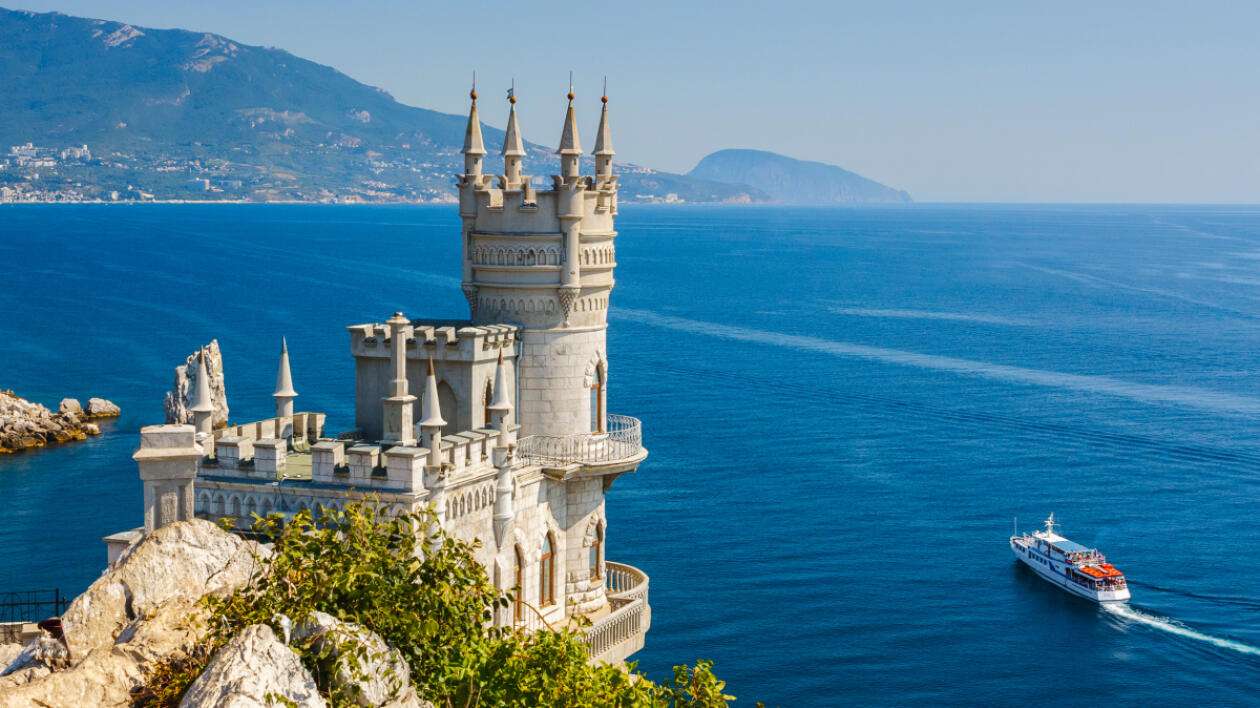 Ласточкино гнездо, Крым, Черное море пазл онлайн