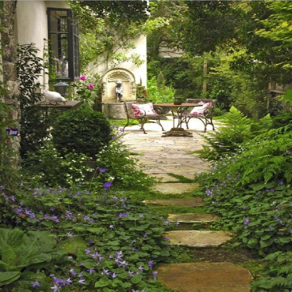 krásné zahradní zátiší u domečku legpuzzel online