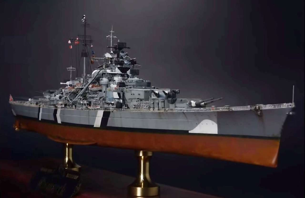 Battleship Bismarck in model jigsaw puzzle online