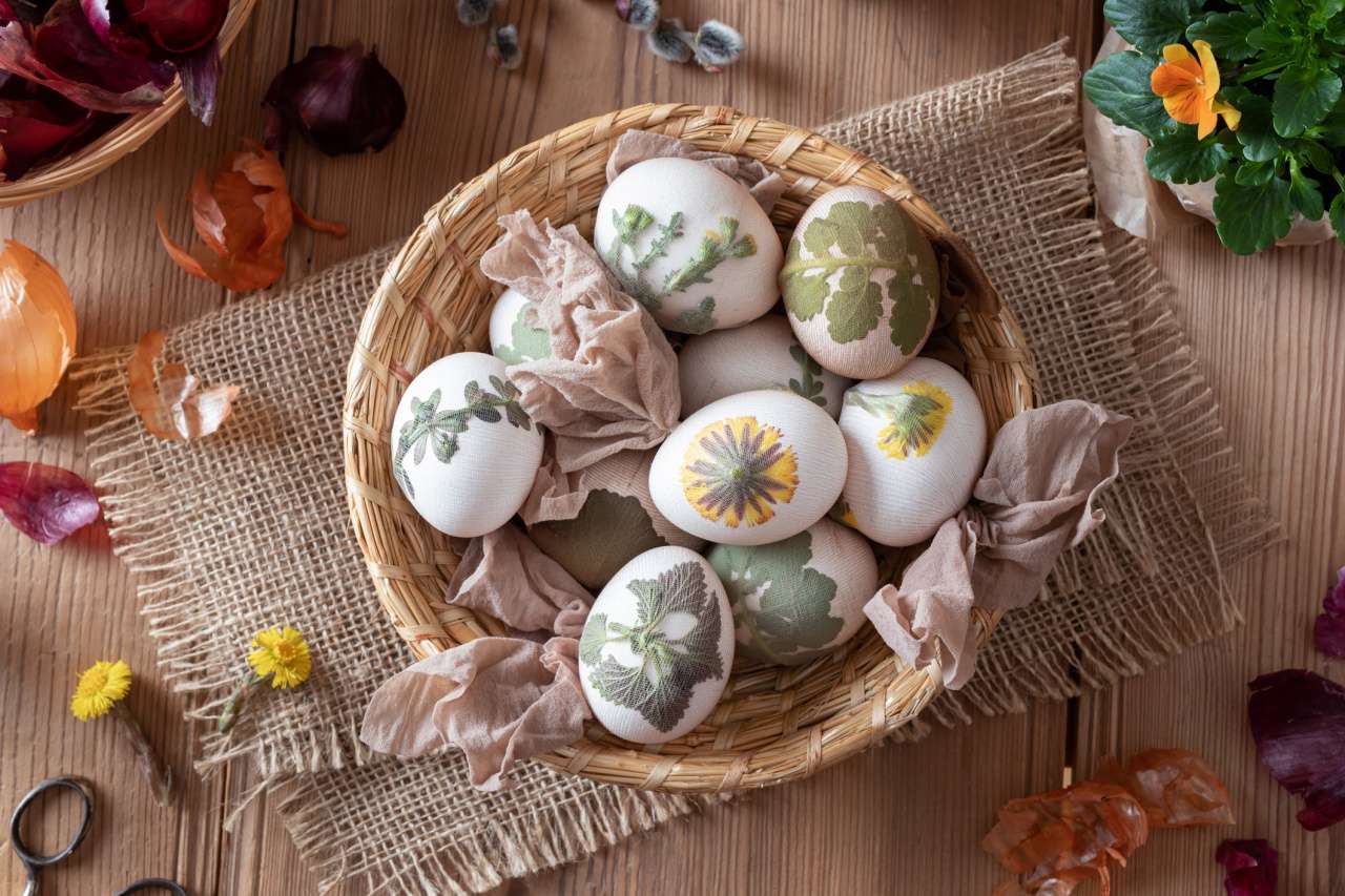 Великденски яйца с растителен мотив онлайн пъзел