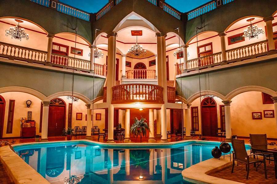 Hotel with swimming pool Real La Merced Granada jigsaw puzzle online