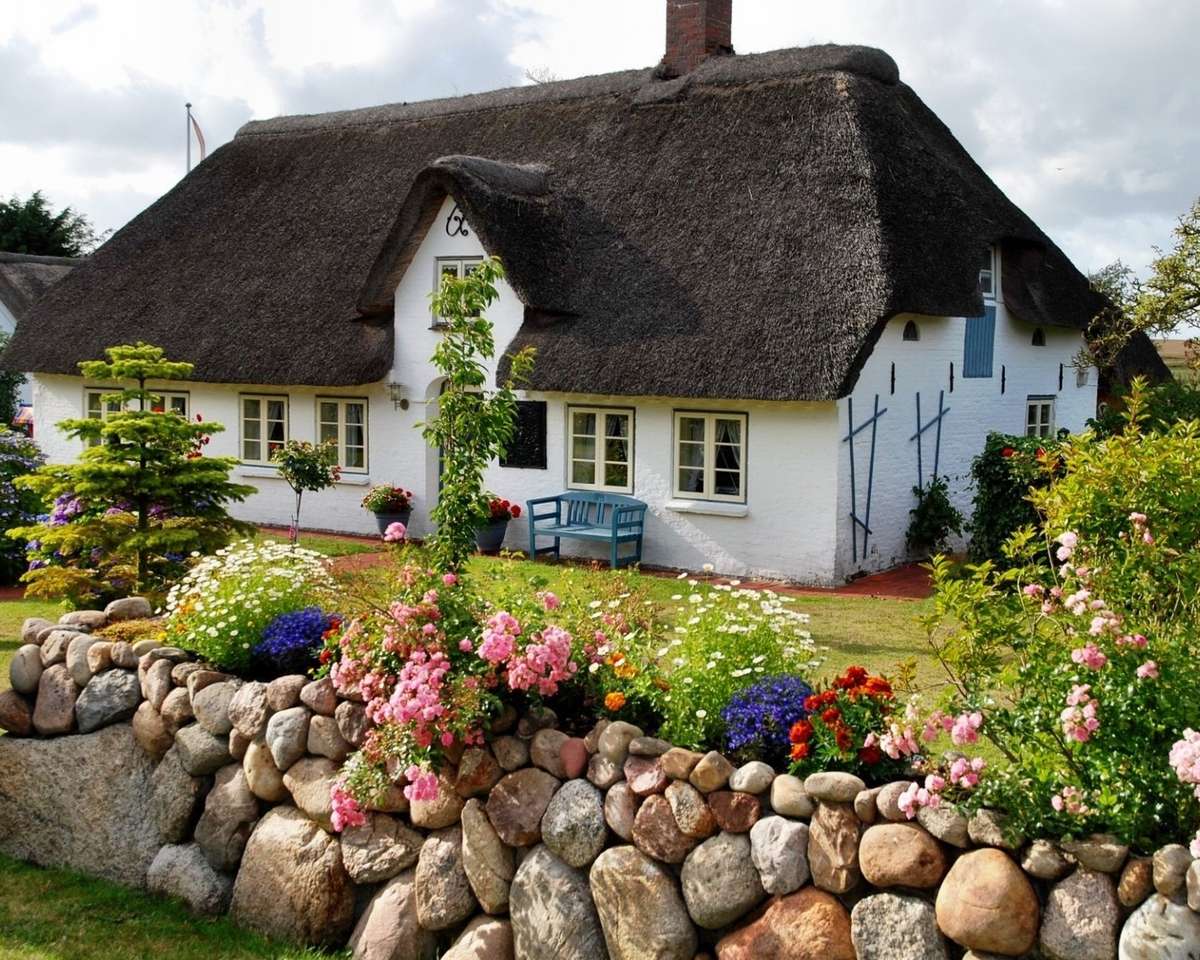 Country house with a stone fence jigsaw puzzle online
