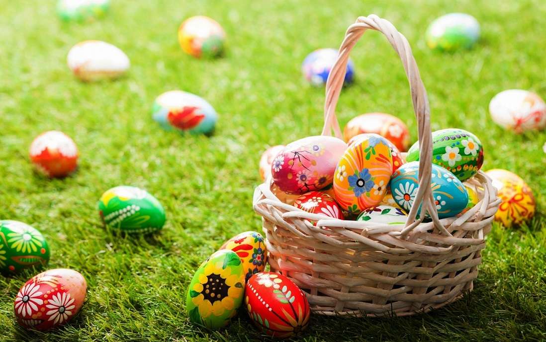 Coloridos huevos de Pascua. rompecabezas en línea