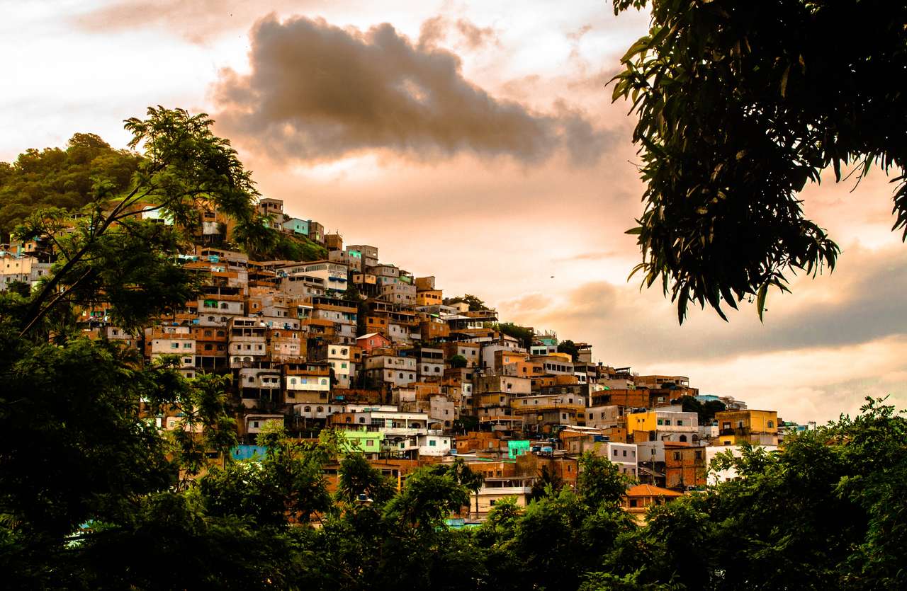 Favela, Vitoria rompecabezas en línea