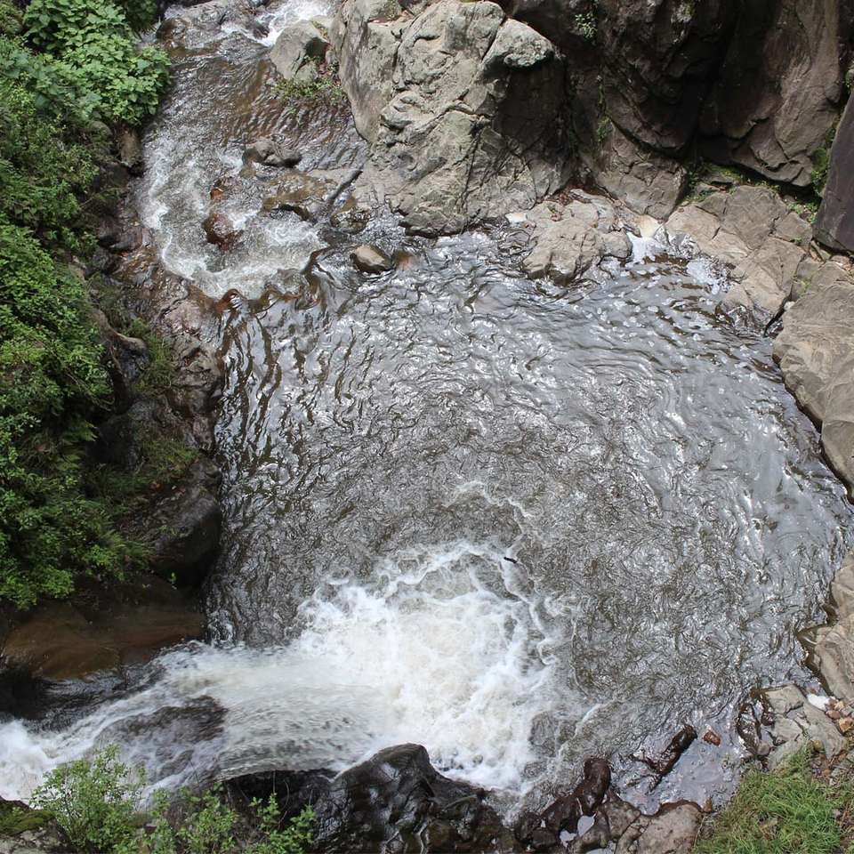 Wasserfall des Valle de Bravo-Amanalco-Beckens Online-Puzzle