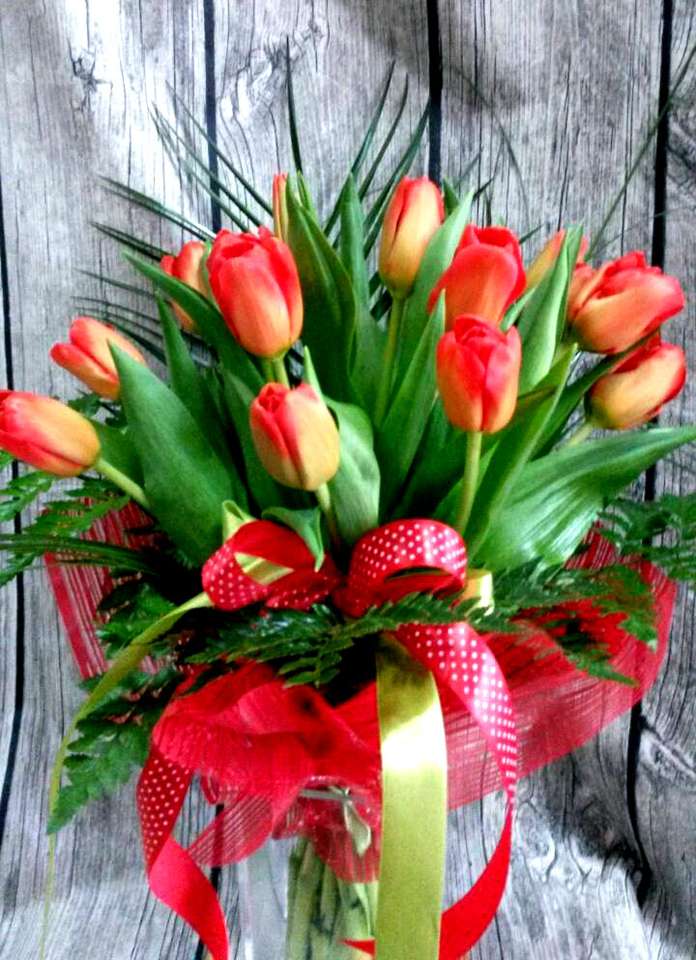 Bouquet of two-color tulips jigsaw puzzle online