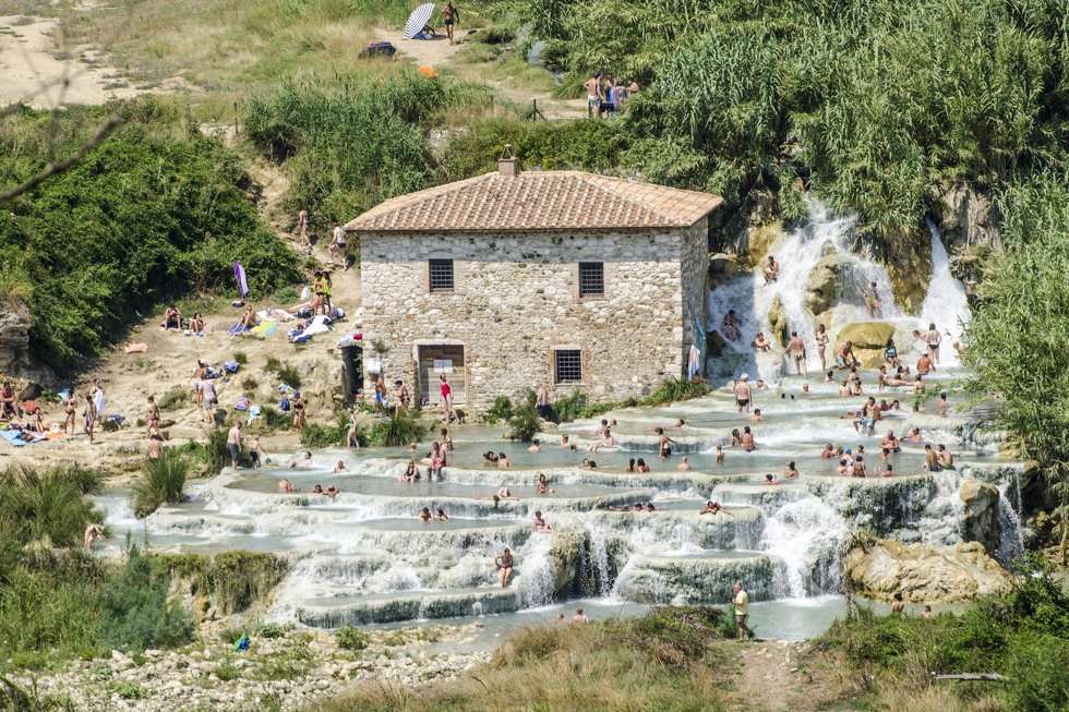 Cascada de la fuente de calor de Saturnia rompecabezas en línea