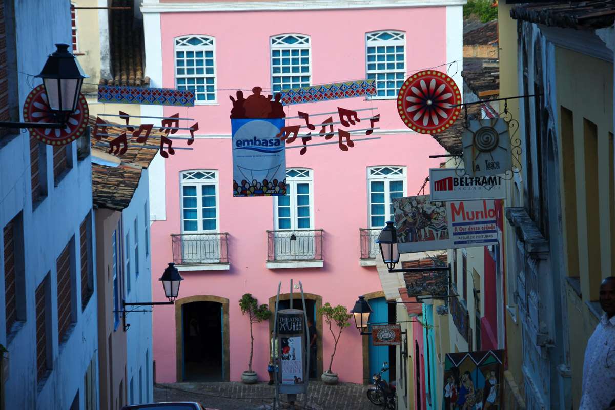 Rua do centro histórico de Salvador da Bahia quebra-cabeças online