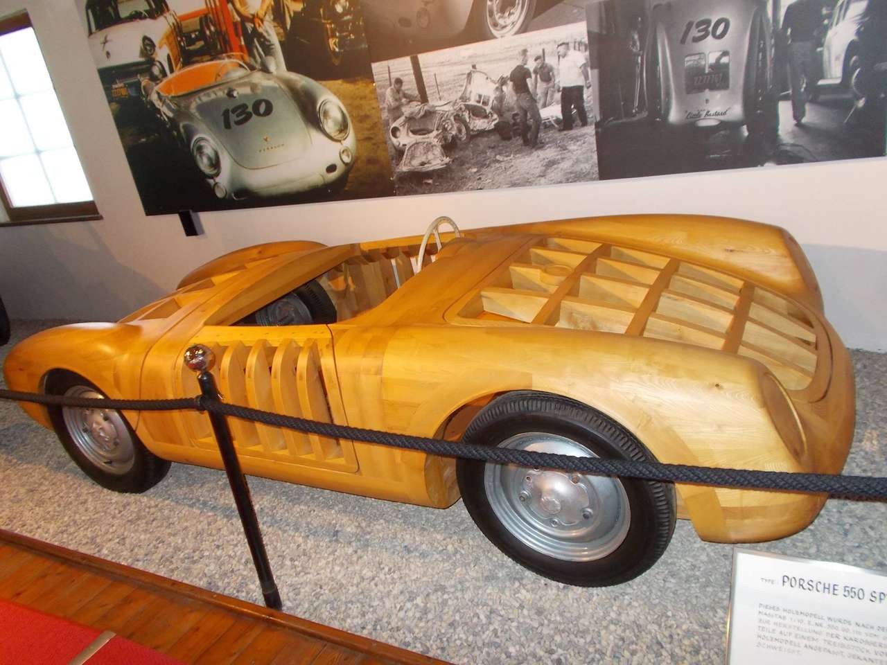 Гоночный автомобиль Cisitalia с деревянной рамой Porsche пазл онлайн