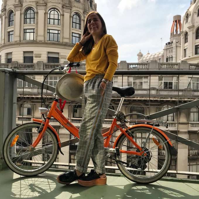 jong meisje foto met fiets online puzzel