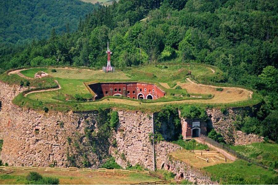 Крепостта в Сребрна Гора онлайн пъзел