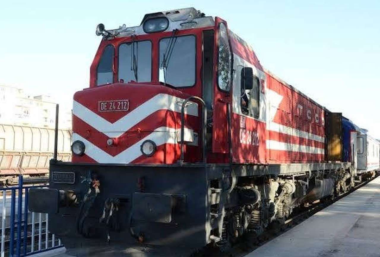 Εμπορευματικό τρένο TCDD turkshi DE 24000 online παζλ