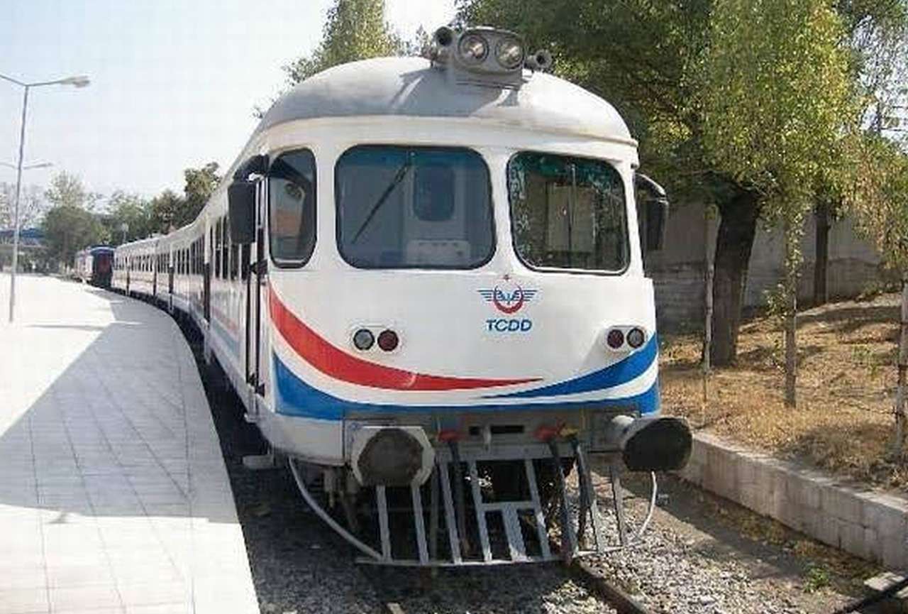 Turecký klasický vlak MT 5500 skládačky online