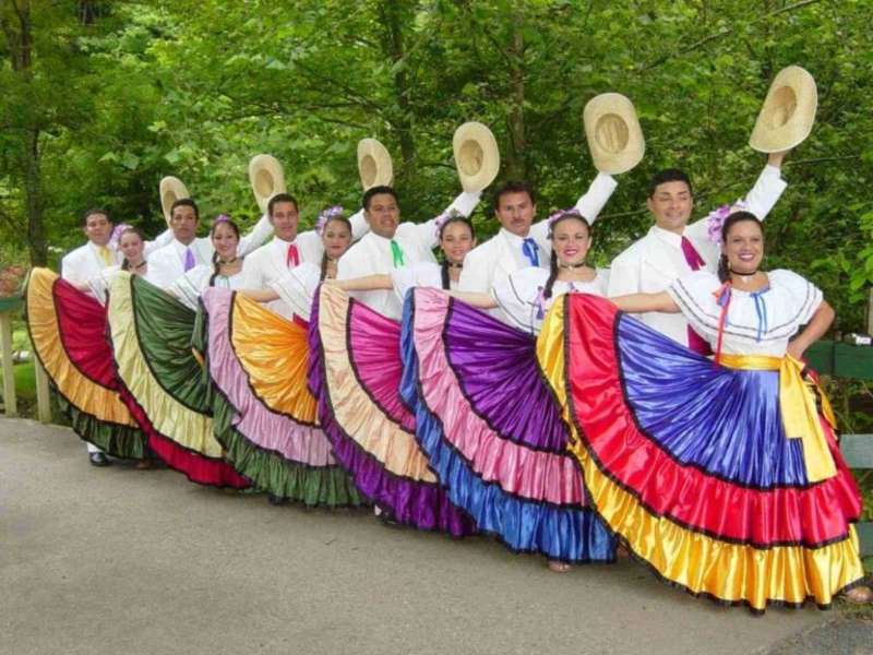 Typical costumes my country Costa Rica jigsaw puzzle online