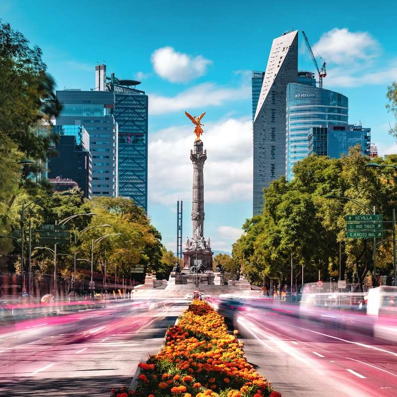 Avenida en México y el Ángel de la Independencia rompecabezas en línea