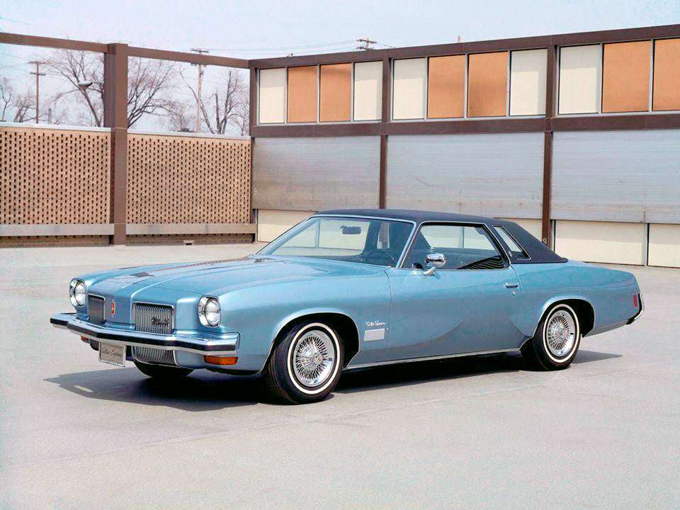 Oldsmobile Cutlass Supreme 1973 года выпуска пазл онлайн
