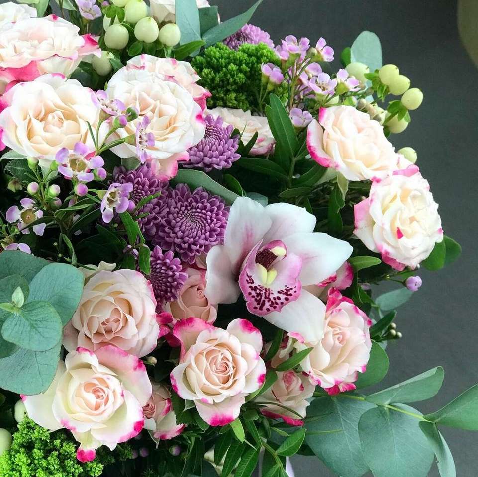 A large bouquet of flowers online puzzle