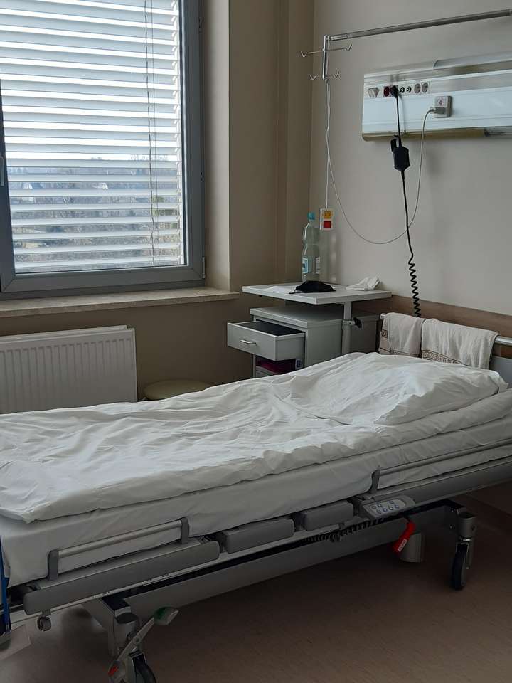 nemocniční postel skládačky online