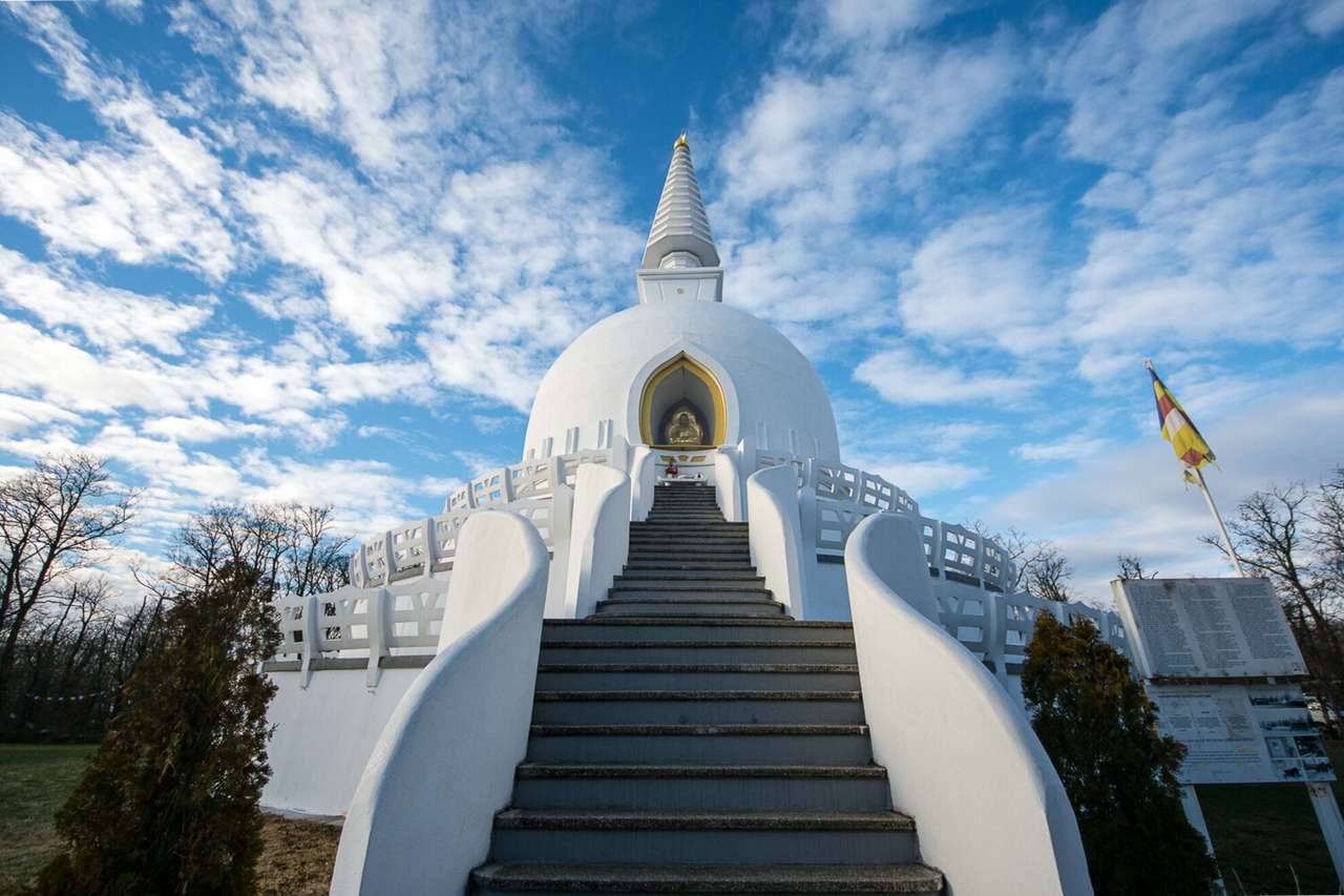 Stupa de la paix de Zalaszántó puzzle en ligne