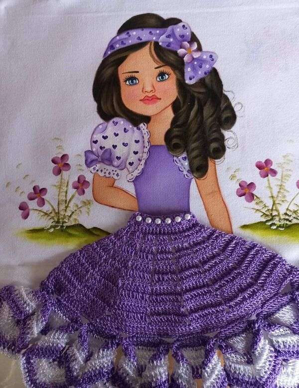 Девушка-дива в фиолетовом платье пазл онлайн