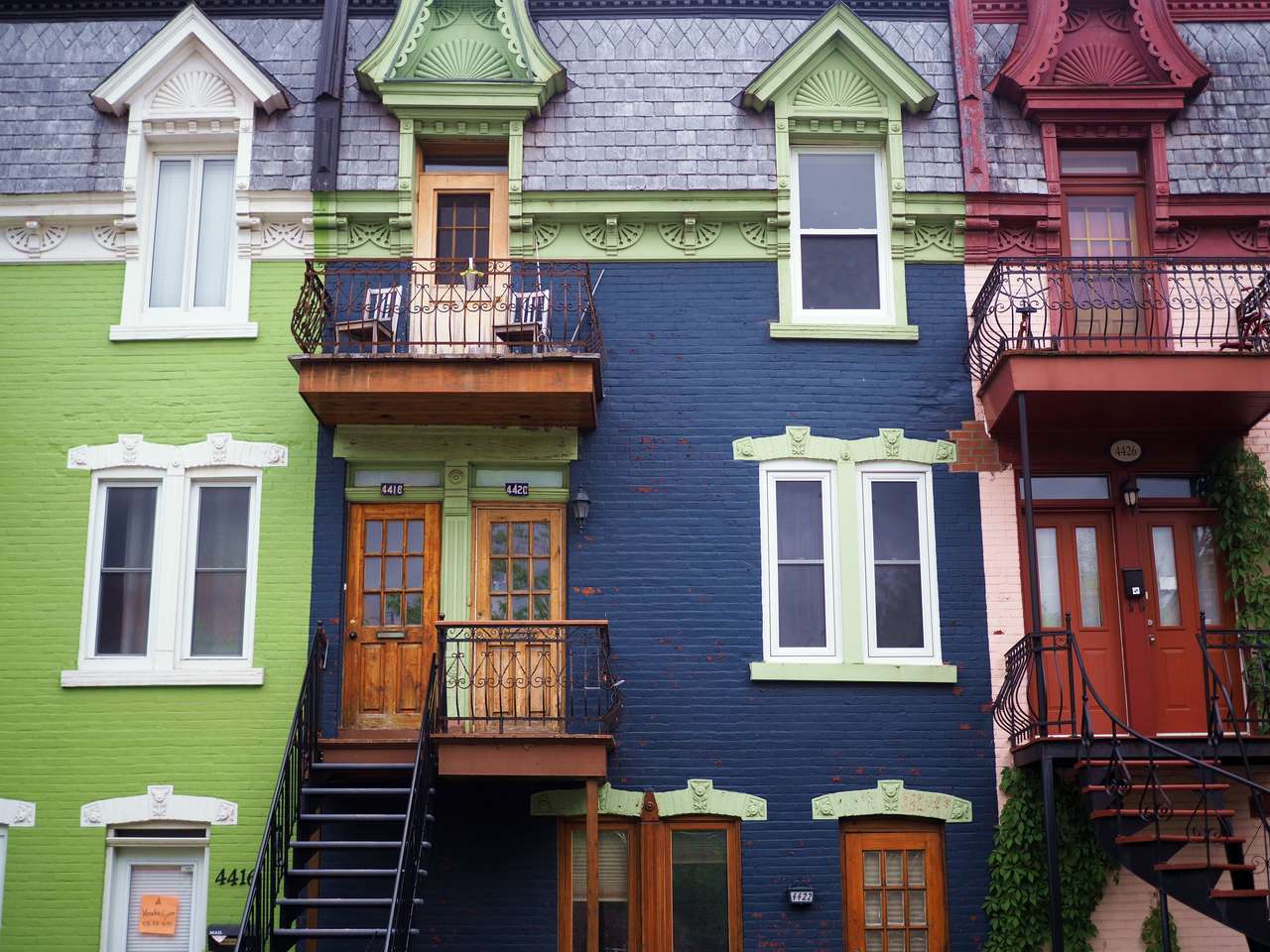 Gekleurde huizen in Montreal legpuzzel online