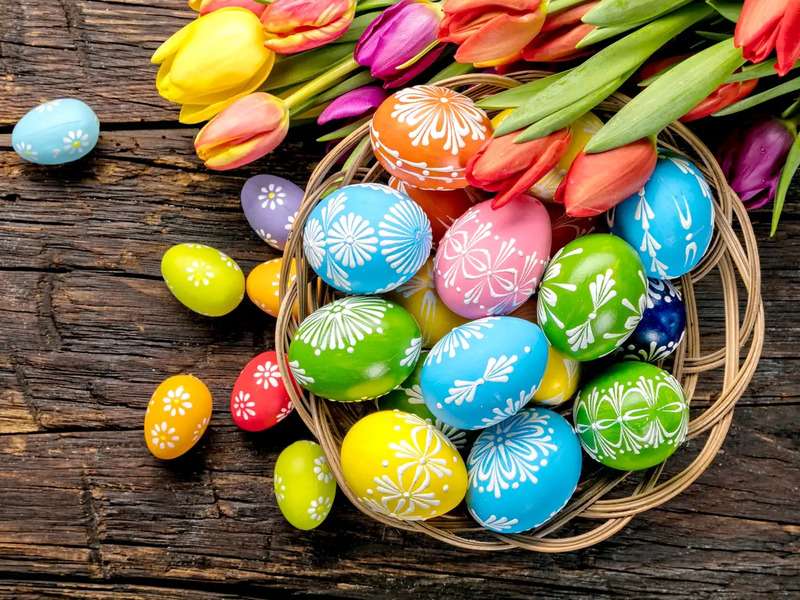 Basket with Easter eggs online puzzle