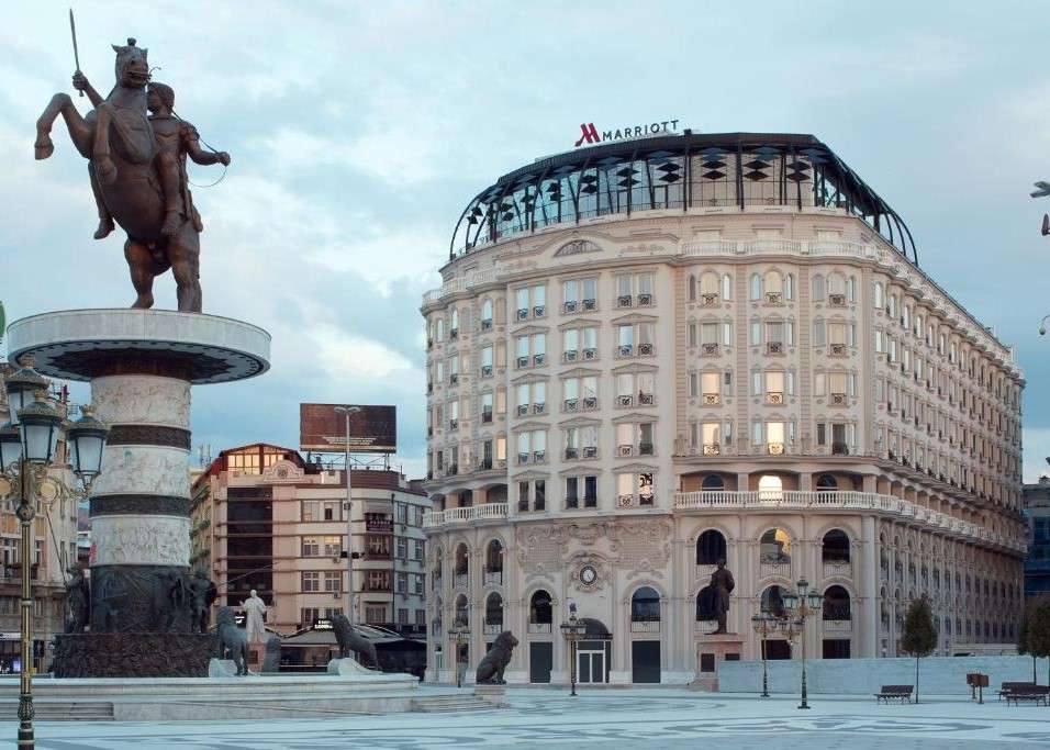 Паметници в Скопие- Македония онлайн пъзел